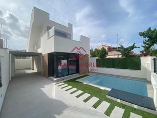Xalet a Centro. Villa contemporánea con piscina privada en los alcázares  disfru