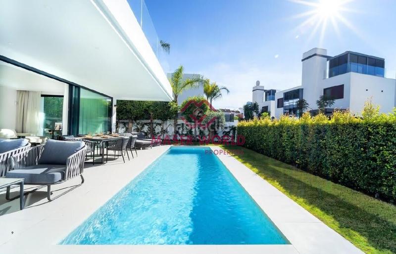 Foto 4abdb16a-2dd7-452c-b837-2f498fb9a23f. Chalet lujosa villa moderna en venta milla de oro a pasos de la playa en Marbella