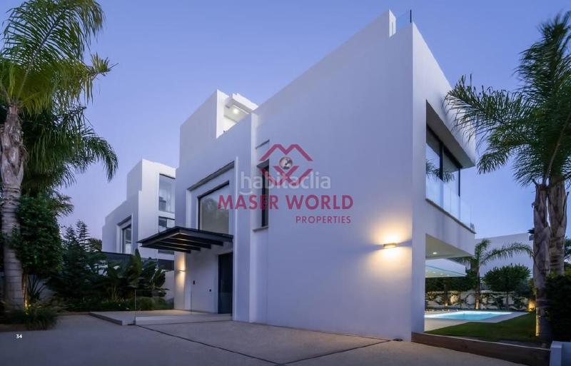 Foto 57b5f32e-abdc-4c2a-b27c-85a8b9eecb0f. Chalet lujosa villa moderna en venta milla de oro a pasos de la playa en Marbella