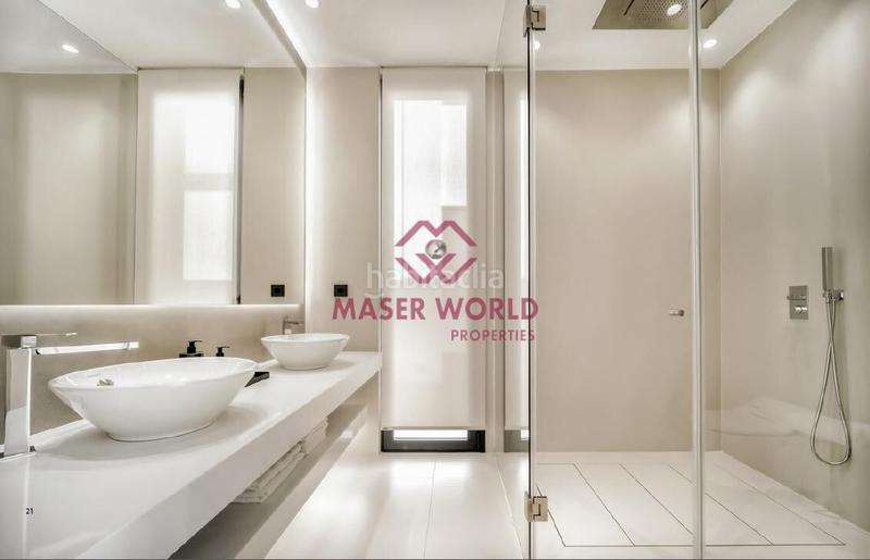 Foto 595c618f-d177-42ea-8a77-19de68eaa41d. Chalet lujosa villa moderna en venta milla de oro a pasos de la playa en Marbella