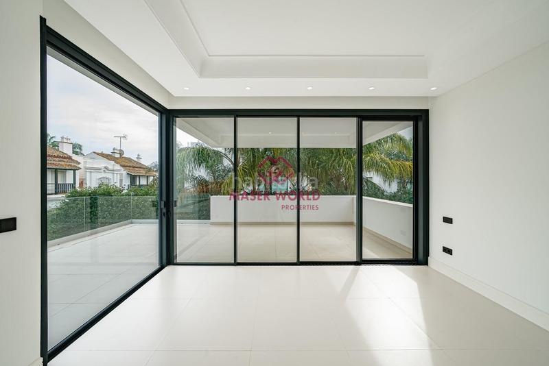 Foto 6828d29f-f680-49af-9616-c10111713ea9. Chalet lujosa villa moderna en venta milla de oro a pasos de la playa en Marbella