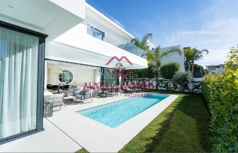 Foto ba399268-9f32-4270-b157-9ca7c6427a67. Chalet lujosa villa moderna en venta milla de oro a pasos de la playa en Marbella