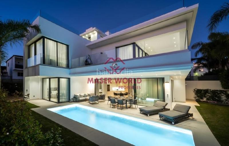 Foto c1eb6680-83ff-4f6f-95a4-9a7f055bb409. Chalet lujosa villa moderna en venta milla de oro a pasos de la playa en Marbella