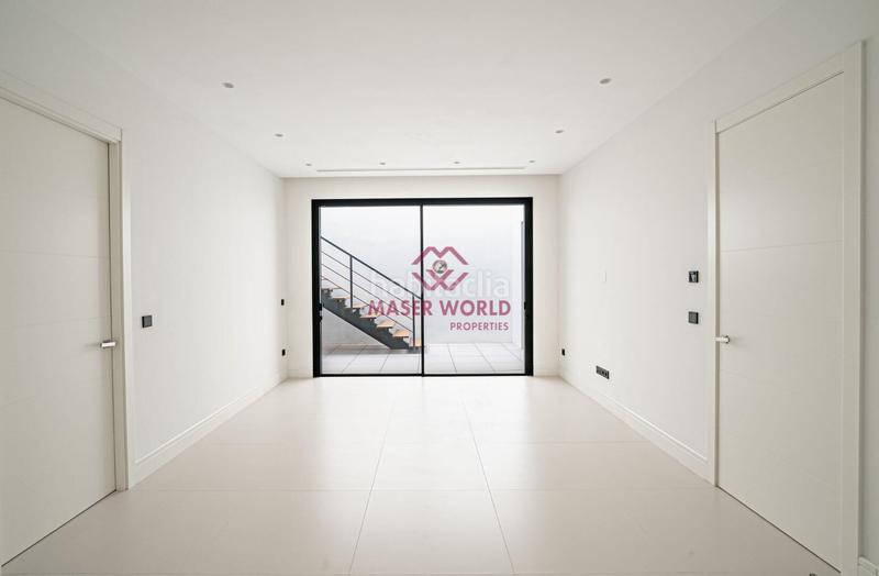 Foto e81c76ff-2acb-4414-adb0-71b37590b267. Chalet lujosa villa moderna en venta milla de oro a pasos de la playa en Marbella