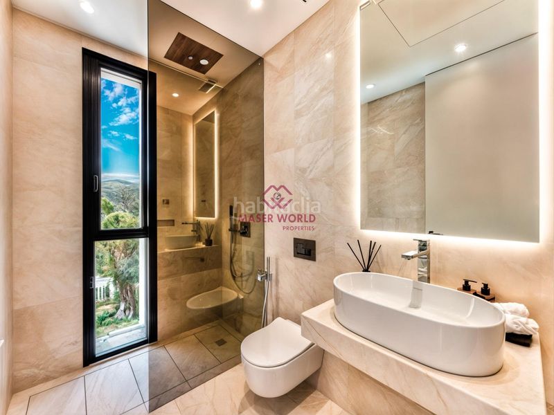 Foto 8babcf31-28a2-4d1b-8579-90159b234a3a. Xalet amb calefacció aparcament piscina a lomas de Marbella club Marbella