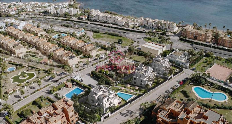 Foto f3f9721d-553a-4e79-a7ba-cee690b2be8f. Apartament amb aparcament piscina a Buenas Noches Estepona