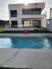 Xalet a El Castillo. Villas modernos de obra nueva en la duquesa, manilva.