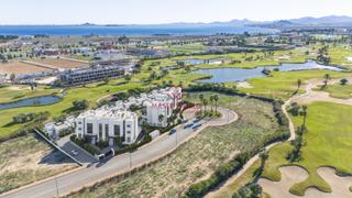 Apartament a Las Lomas de Rame-Bahía Bella. Residencia de nueva construcción en primera línea del campo de g