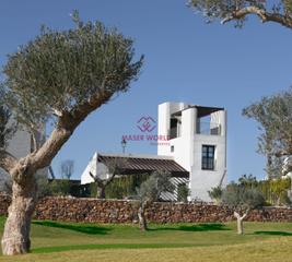 Chalet en Jerónimo y Avileses. Elegantes villas independientes con piscina privada en peraleja