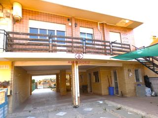 Casa a Los Puertos. Se vende casa tipo dúplex en isla plana