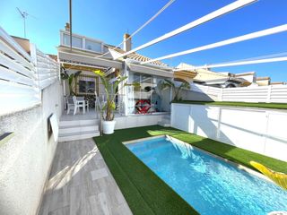 Casa adosada en Pueblo Latino. Moderno dúplex de diseño en torre de la horadada piscina privada