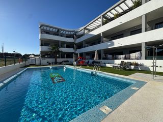 Apartamento en Mil Palmeras. Planta baja en mil palmeras con jardín privado   totalmente adap