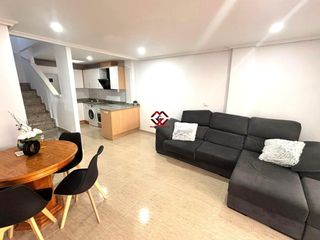 Zweistöckige Wohnung in Santiago de La Ribera. Dúplex adosado en venta cerca de la playa en santiago de la ribe