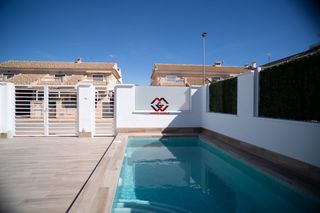 Casa adossada a San Javier. Viviendas adosadas a estrenar en san javier con diseño moderno y