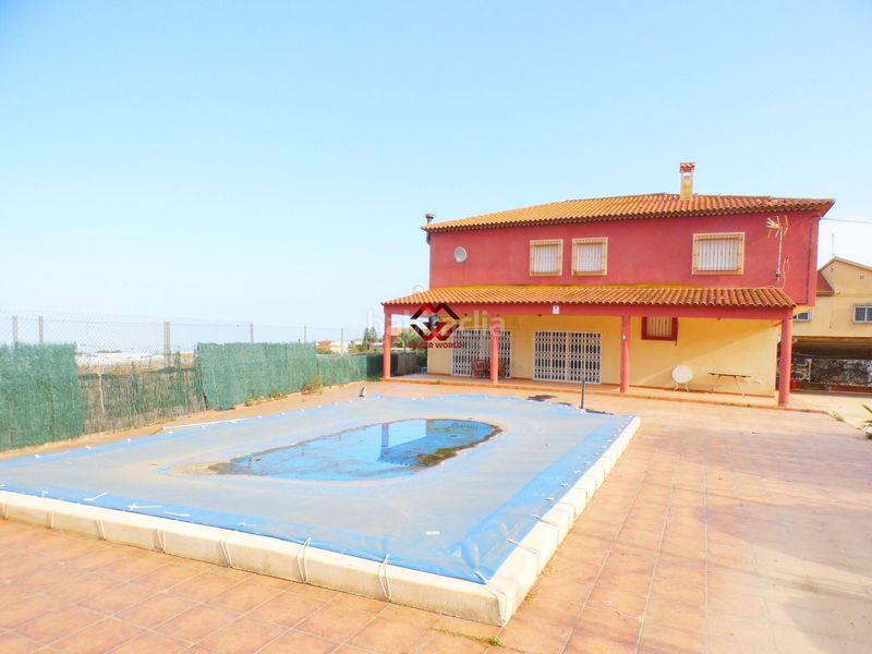 Foto c5c4cd60-5c87-44e8-bf42-c1c1812a7e4d. Xalet amb aparcament piscina a Ramonete Lorca