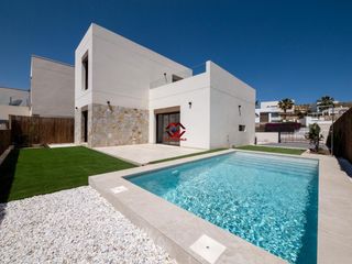 Chalet en Algorfa. Exclusivas villas de nueva construcción en la zona del campo de