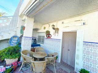 Chalet  Calle islas azores. Amplia vivienda en planta baja en bahía