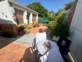 Xalet a Santiago de La Ribera. Chalet en esquina de una sola planta con garaje y parcela privad