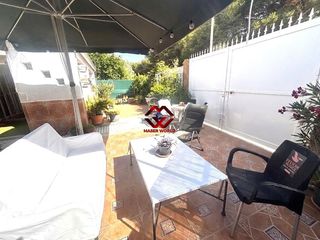 Chalet à Santiago de La Ribera. Vivienda en esquina de una planta con gran parcela en santiago d