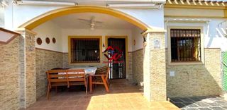 Duplex in Pueblo Latino. Chalet adosado con solárium y gran potencial en torre de la hora