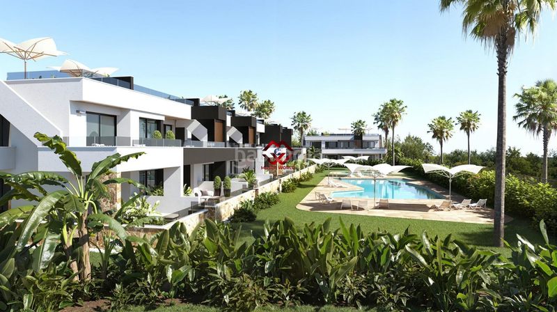 Foto 98bb38e9-8a1b-4e7c-ae29-4e2c8845c99a. Casa amb aparcament piscina a Lo Marabú Rojales