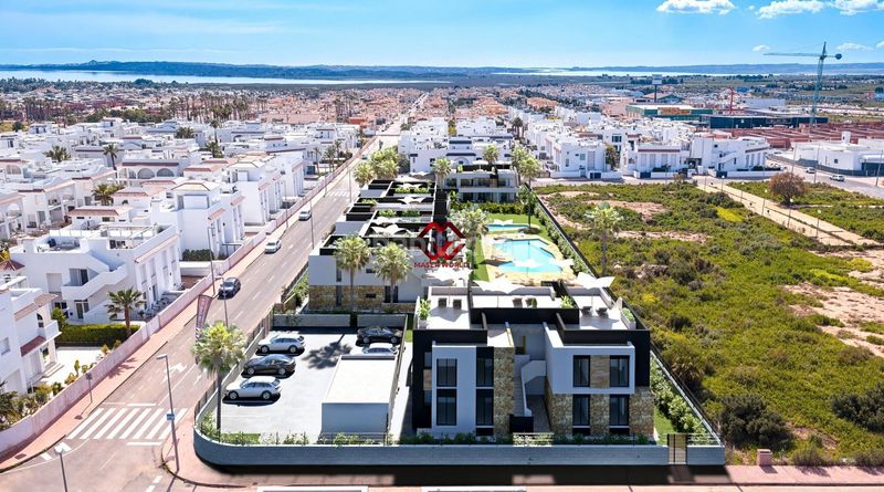 Foto 98d45983-9fff-4f97-9815-cbdb09bf3d00. Casa amb aparcament piscina a Lo Marabú Rojales