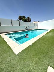Casa a Lo Pagán. Planta baja con gran terraza, patio privado y piscina comunitari