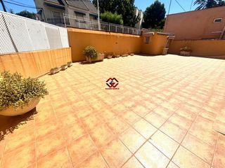 Apartament a Santiago de La Ribera. Se vende apartamento en planta baja con gran terraza en la costa