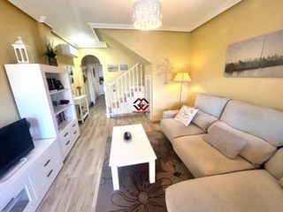 Chalet in Santiago de La Ribera. Se vende chalet pareado en esquina con piscina comunitaria y gar