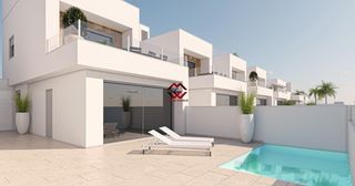 Casa aparellada a San Pedro del Pinatar. Se vende villa moderna de obra nueva con piscina, cocina de vera