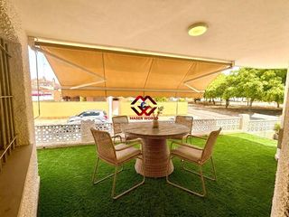 Chalet in San Javier. Se vende amplio chalet en esquina de una planta con gran sótano