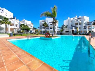 Apartament a Terrazas de la Torre Golf. Se vende ático con terraza y vistas a zonas verdes en terrazas d