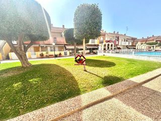 Duplex in Santiago de La Ribera. Se vende adosado reformado con terraza y piscina cerca de la pla