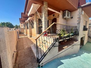 Chalet à Santiago de La Ribera. Chalet independiente de una sola planta a diez minutos de la pla