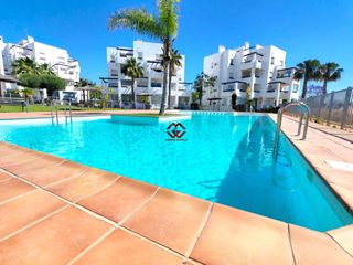 Apartament a Terrazas de la Torre Golf. Se vende ático con terraza y vistas a zonas verdes en terrazas d