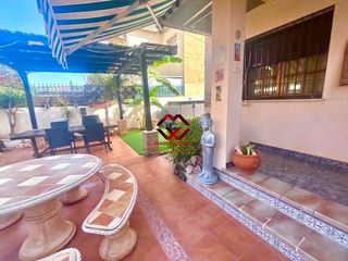 Casa adossada a Santiago de La Ribera. Chalet en venta en santiago de la ribera con piscina