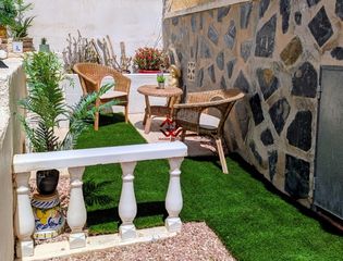 Doppelhaus  Calle virgen de la cabeza. Exclusiva casa en planta baja y esquina con solarium y amplio so