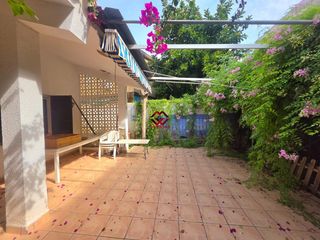 Chalet à Santiago de La Ribera. Magnífico chalet con orientación suroeste a 100m de la playa en