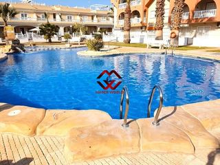 Apartament a Centro. Planta baja reformada con gran terraza de 55 m2 y piscina en los