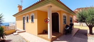 Chalet à Bolnuevo. Chalet independiente con vistas al mar y piscina en bolnuevo