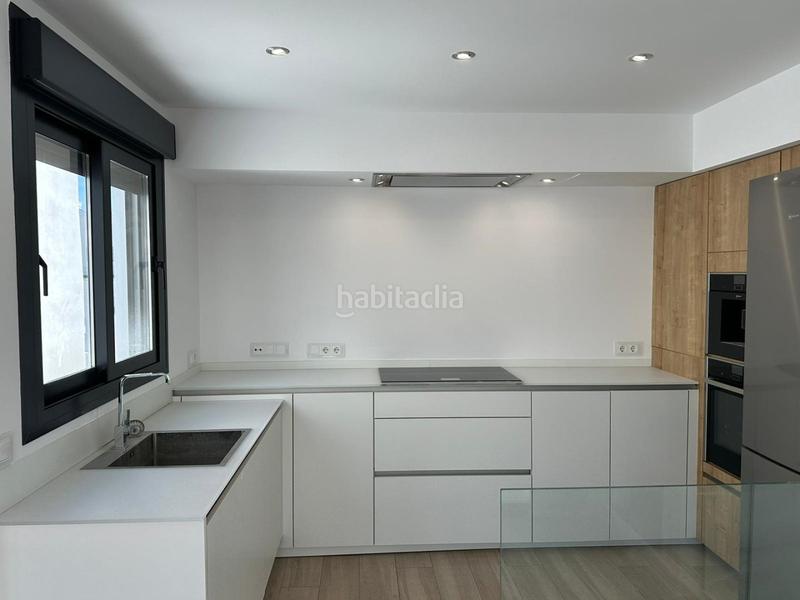 Foto 8d1d7513-657b-40c9-bf17-6db66bdb8c94. Lloguer casa adossada amb calefacció aparcament a Sevilla