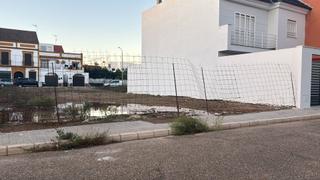 Terrain résidentiel à Brenes. Maravilloso solar de 150 metros cuadrados, en una magnifica y tr