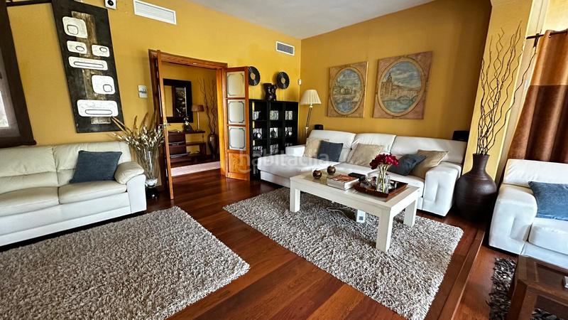 Foto 5f28c333-4638-483c-81a2-4cc60fad2ddb. Chalet magnífico chalet en una sola planta, con salón comedor con chimenea, salón solarium, 4 dormitorios con armarios empotrados, el dor en Espartinas