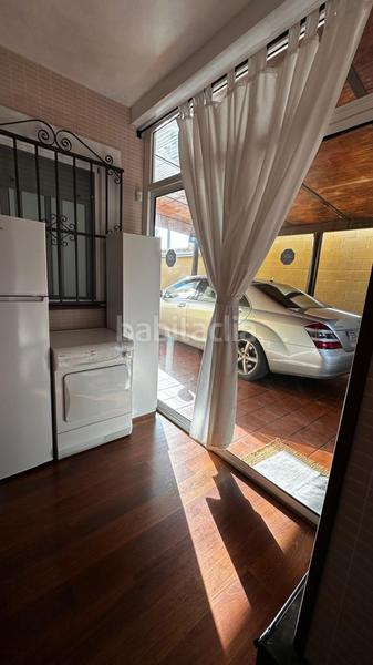 Foto c51fa615-e034-4e23-81d2-4fac5b135416. Chalet magnífico chalet en una sola planta, con salón comedor con chimenea, salón solarium, 4 dormitorios con armarios empotrados, el dor en Espartinas
