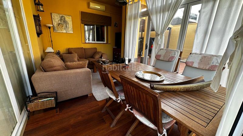 Foto eb82083b-32bd-4ba8-b37d-768f6d40b3b8. Chalet magnífico chalet en una sola planta, con salón comedor con chimenea, salón solarium, 4 dormitorios con armarios empotrados, el dor en Espartinas