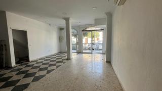 Rent Business premise in Centro. Local comercial en avenida del aljarafe en bormujos, a pie de ca
