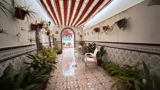 Casa adossada a Aznalcázar. Se vende casa de pueblo en el centro de aznalcazar cerca de la b