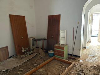 Casa a Pilas. Ubicada en el corazón de pilas, en una calle muy céntrica, esta