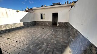 Casa adossada a Umbrete. Se vende precioso adosado en umbrete