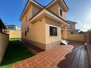 Xalet a Sanlúcar la Mayor. Descubre la vivienda de tus sueños en el corazón de sanlúcar la